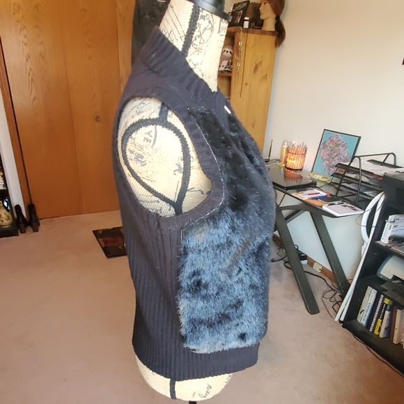 52 weekends size Medium black faux fur zip up vest - Picture 3 of 8
